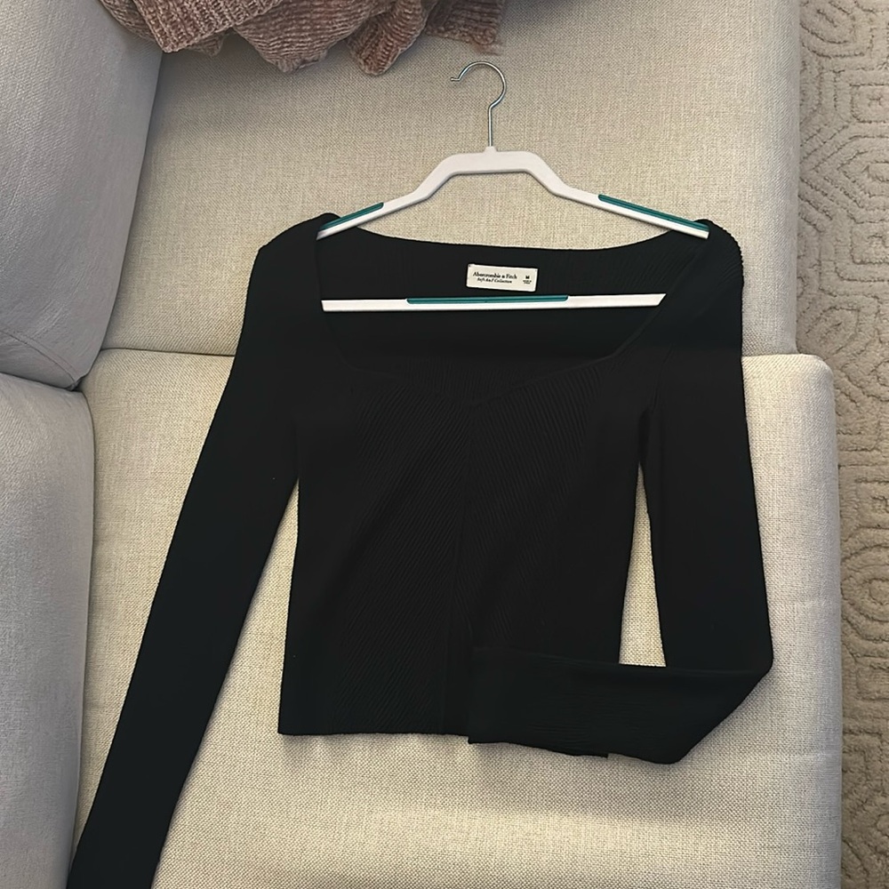 A&F Soft AF Collection Cropped Sweetheart Neckline Black Sweater - M